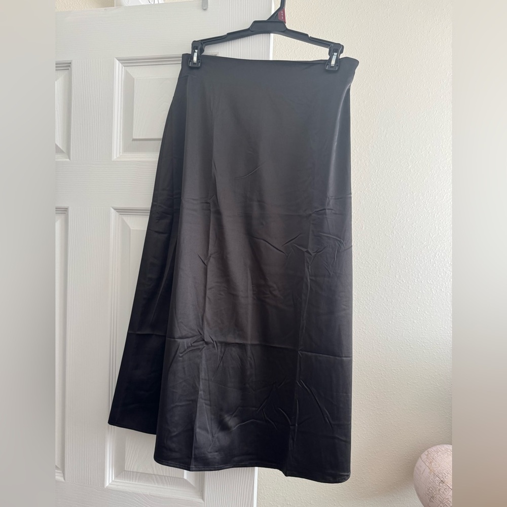 Aiswi Black Satin Midi Skirt | Size S